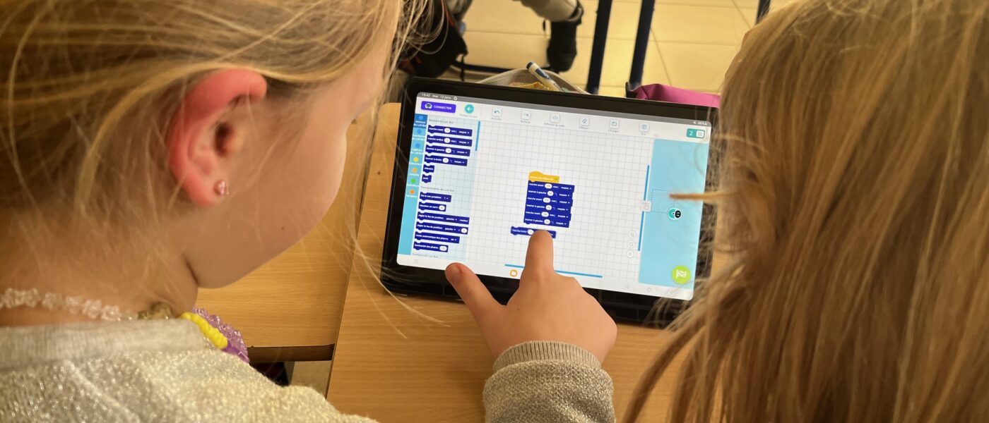 Faire vivre les mathématiques : jouer, manipuler, comprendre Faire vivre les mathématiques : jouer, manipuler, comprendre